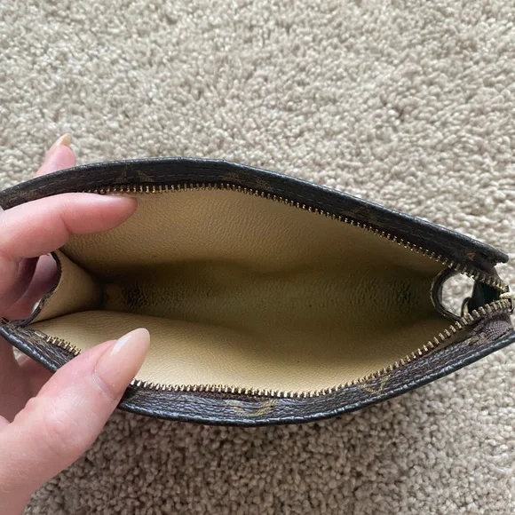 Price cut!  Louis Vuitton wallet. - Picture 5 of 6